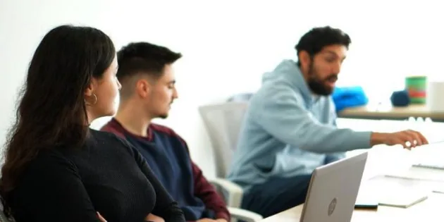 Equipo de Domatix trabajando con un cliente en una implantación Odoo